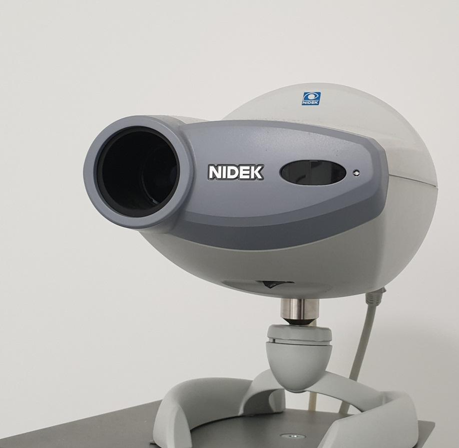 Rzutnik optotypów firmy NIDEK model CP-770 około w tym tablica optotypów 2016r.